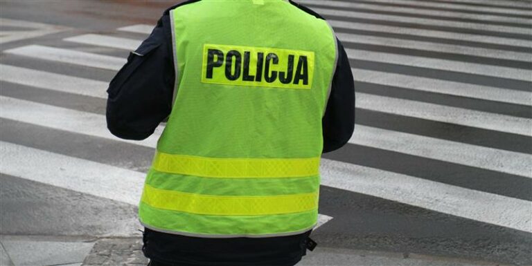 Osobówka potrąciła dwoje pieszych na Zatorzu