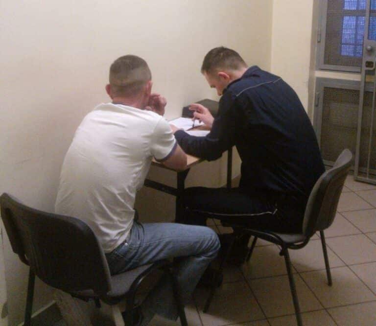 Poszukiwani z Olsztyna &ndash; jednego złapała ochrona, drugi uciekł na dach