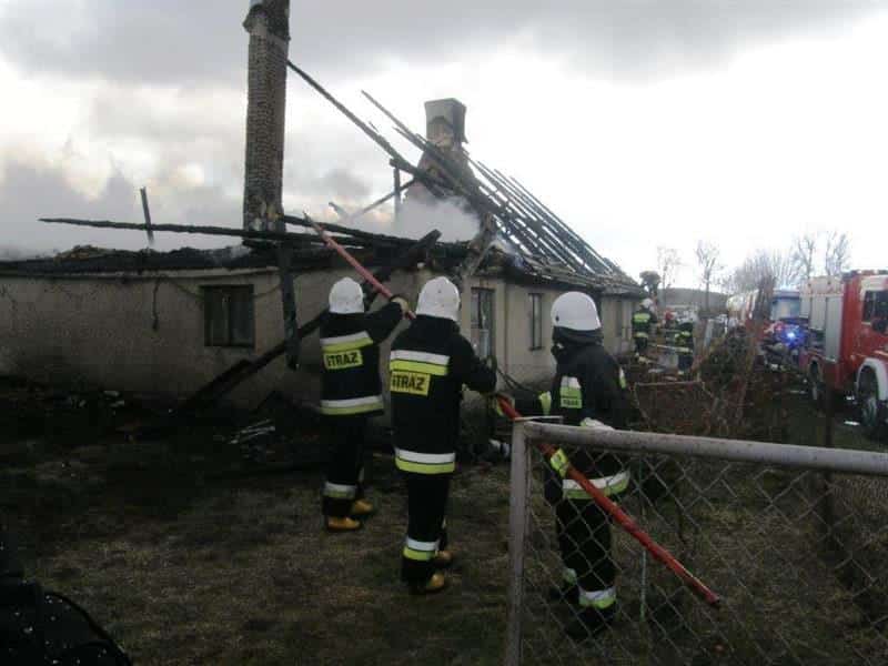 Pożar domu - strażacy zapobiegli eksplozji ewakuacja Galerie, Olsztyn