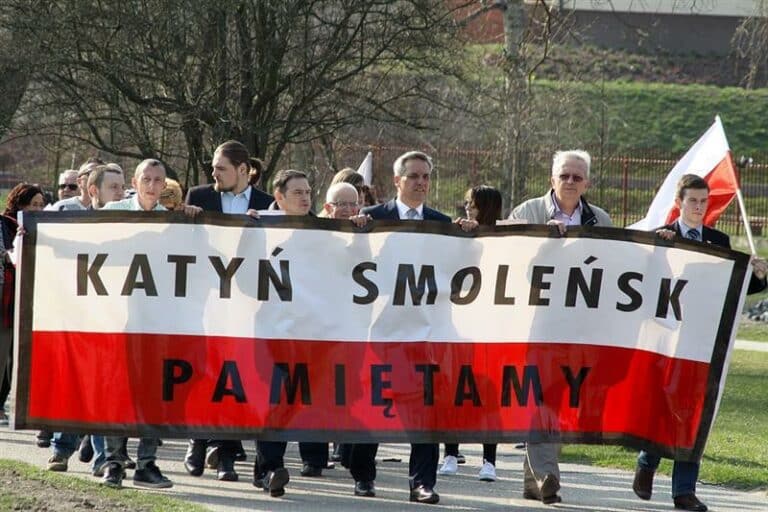 Olsztyńska prawica uczciła 5. rocznicę tragedii smoleńskiej