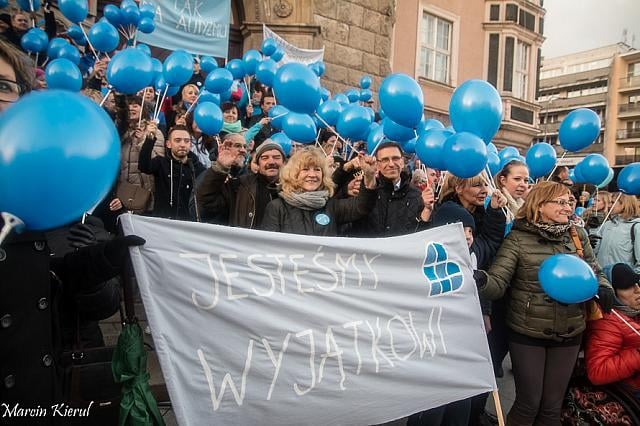 swiatdzienswiadautyzm2015 (146)