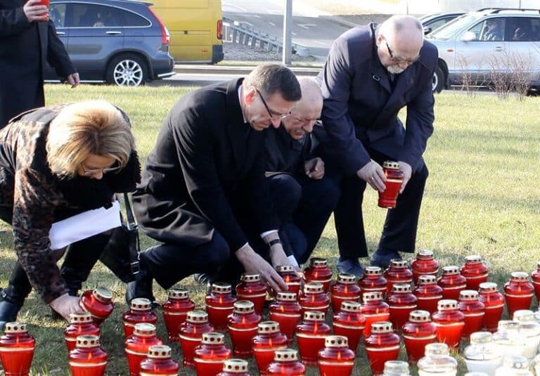 Władze Olsztyna upamiętniły osoby, kt&oacute;re zginęły w Smoleńsku