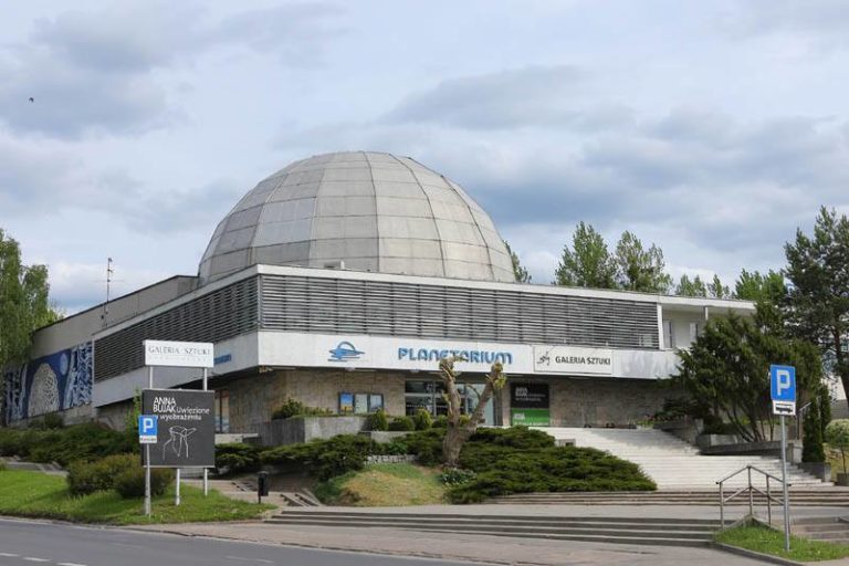 Projektant planetarium tłumaczył się na rozprawie. Wybór wykonawcy budzi kontrowersje?