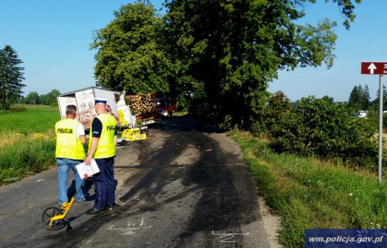 Śmiertelne zderzenie aut – nie żyje jeden z kierowców