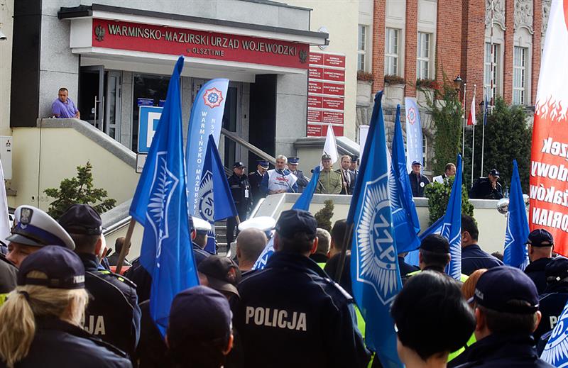 Służby mundurowe protestują w Olsztynie
