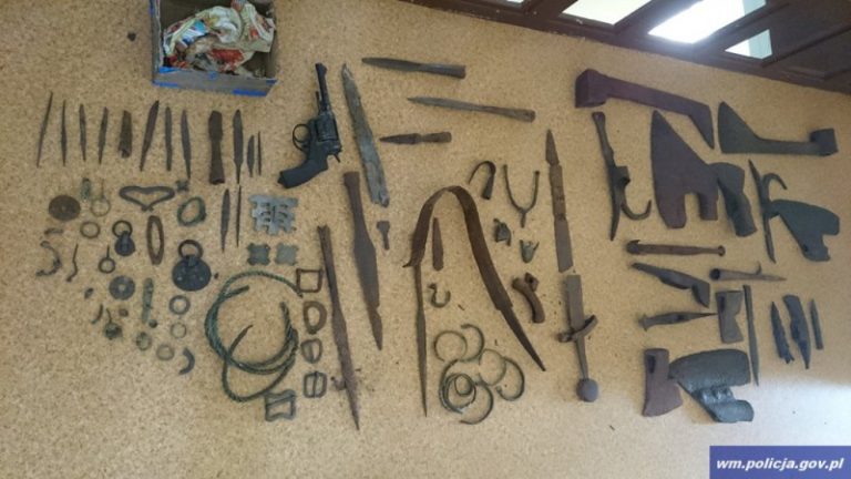 Sensacja archeologiczna &ndash; tropili handlarzy bronią, odnaleźli unikatowe artefakty