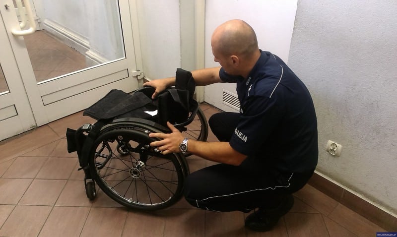 Zabrała niepełnosprawnemu wózek za 10 tys. złotych