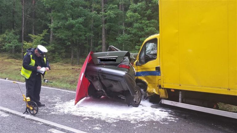 Wyprzedał w niedozwolonym miejscu. Trzy osoby nie żyją