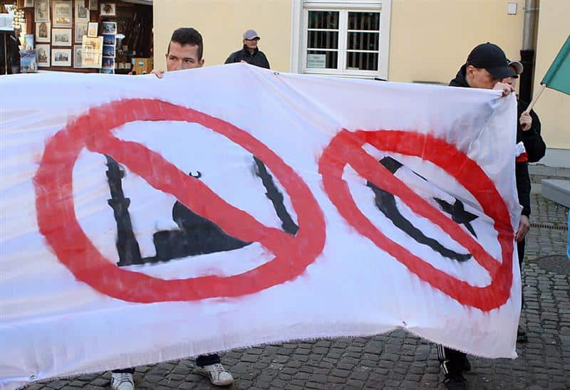 W Olsztynie zawisł antyislamski transparent. Policja wszczęła śledztwo