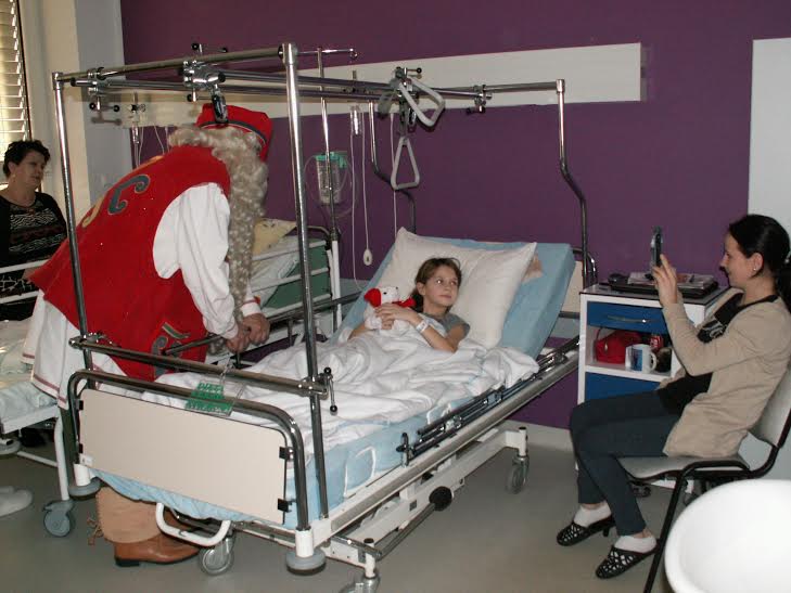 Święty Mikołaj odwiedził małych pacjentów z Olsztyna