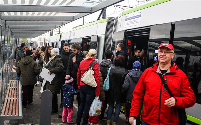 Tramwajowy start nie bez trudności