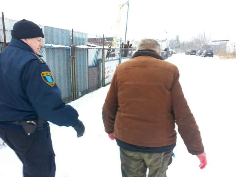 Katował łopatą psy na Augustowskiej