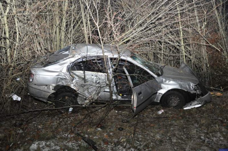 Kierowcy z promilami na drogach &ndash; auta w rowie, slalom na jezdni