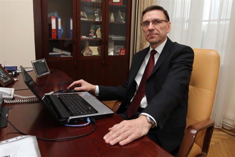 Akcje klubu nie powinny być papierami wartościowymi tylko z powodów sentymentalnych – rozmowa z Piotrem Grzymowiczem