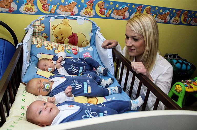 Prezydent Olsztyna z wizytą u trojaczk&oacute;w