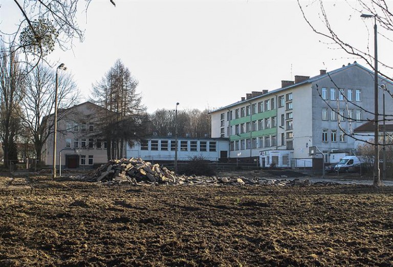 Buduje się boisko przy al. Sybirak&oacute;w