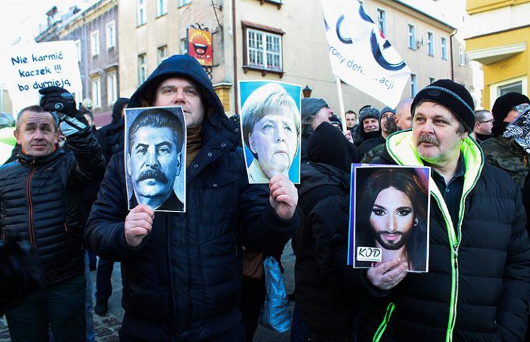 Policja przesłuchuje przeciwników KOD-u z Olsztyna