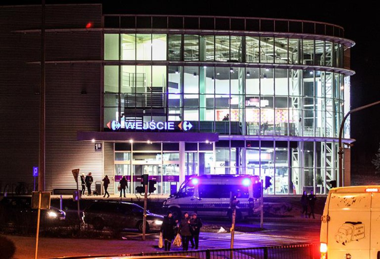 Napad na bank w supermarkecie? Szybka reakcja policji