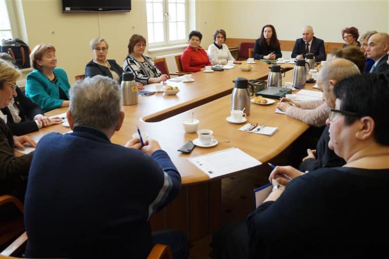 Seniorzy z parlamentu do marszałka