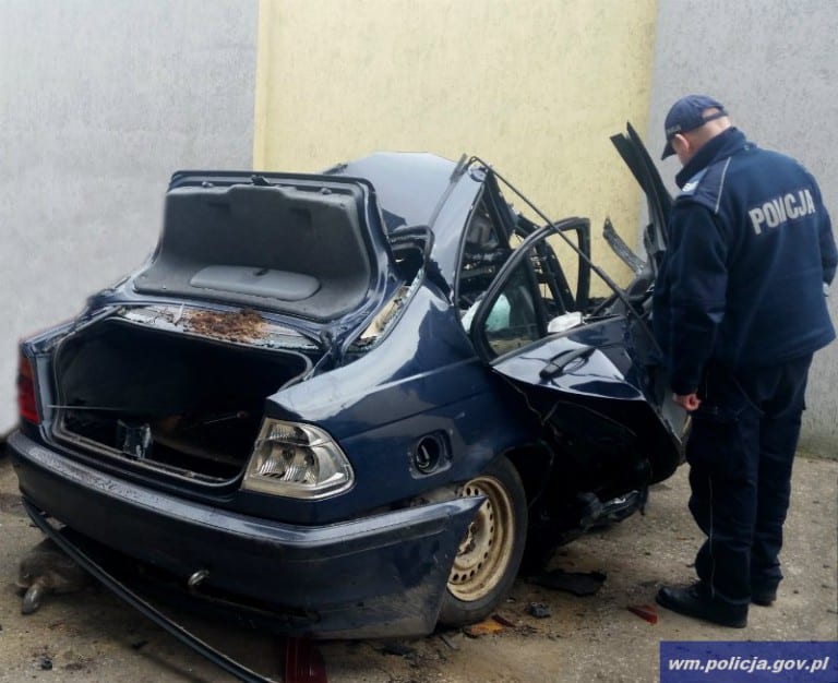 Wypadek bmw zakończył się tragicznie dla pasażera i kierowcy