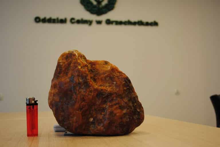 Olbrzymi bursztyn idzie pod młotek za 36 tys. zł