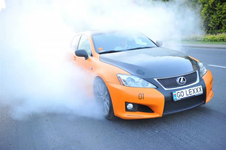 Night Power 2016: wyścigi na al. Sikorskiego i drifty na dachu Galerii Warmińskiej