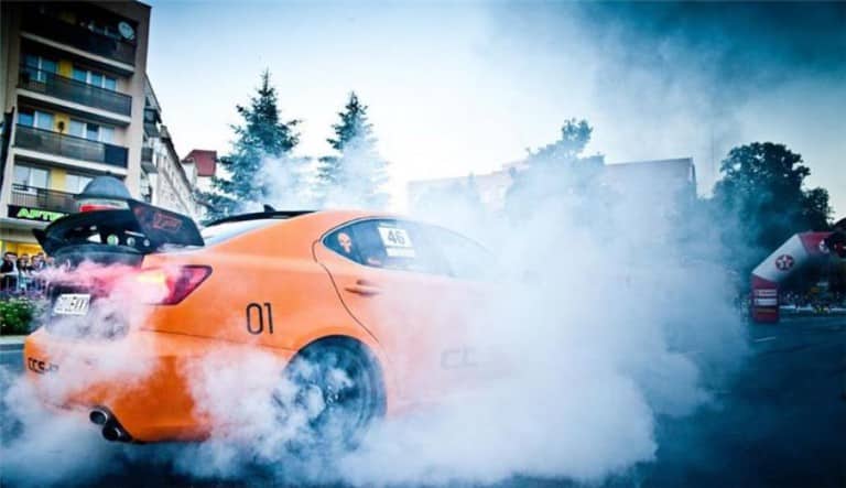 Night Power 2016: wyścigi na al. Sikorskiego i drifty na dachu Galerii Warmińskiej