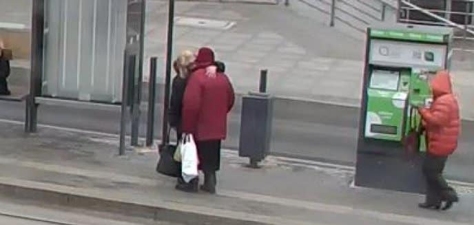 55-latka zaczepiała na ulicy starsze osoby, a potem je okradała