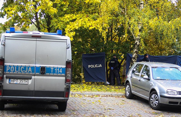 Podciął sobie żyły i powiesił się na pasku. Uratował go bohaterski policjant
