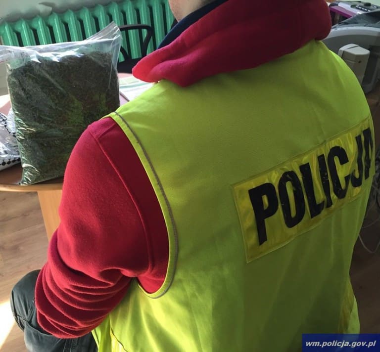 Matka z synem chciała sprzedawać narkotyki