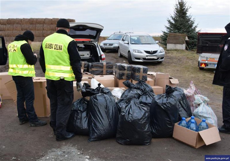 Nielegalny towar o wartości ponad pół miliona złotych trzymali w gołębniku