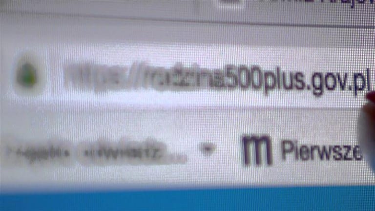 Ruszył rządowy program &bdquo;Rodzina 500 +&rdquo;. Uważajmy na oszust&oacute;w