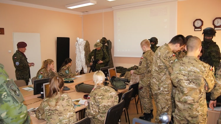 Licealiści z Olsztyna odwiedzili Warmińsko–Mazurski Oddział Straży Granicznej