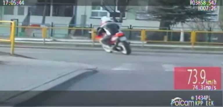 Policyjny pościg za motocyklistą. Dostał 52 punkty karne