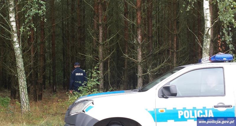 Policjanci znaleźli nastolatkę, która zgubiła się w lesie