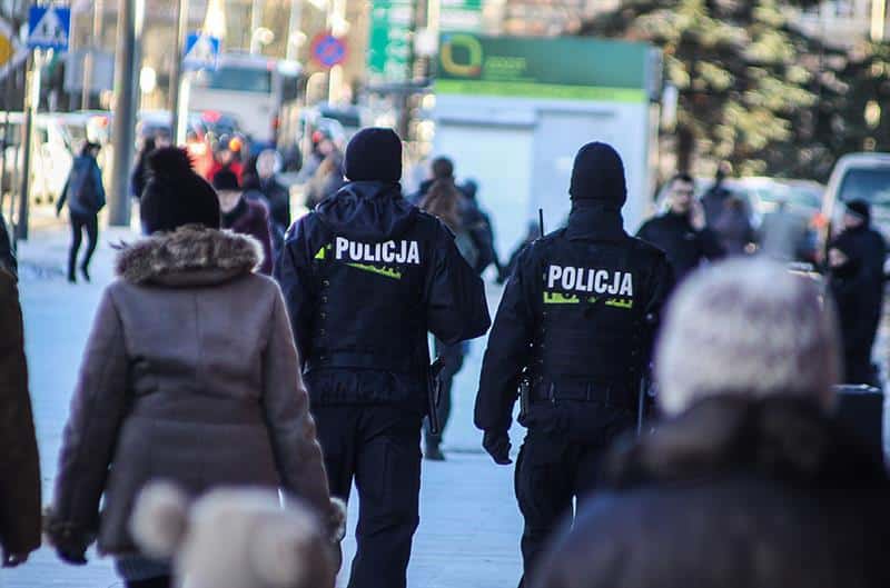 Olsztyn: Policjanci zatrzymali dwóch poszukiwanych mężczyzn