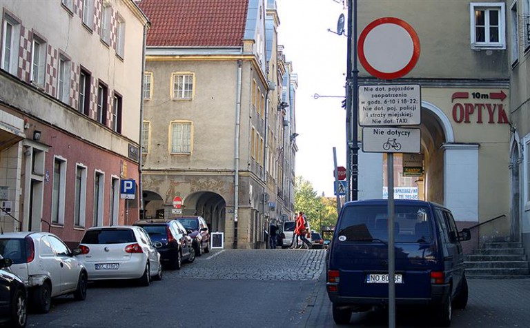 Od dziś nie wjeżdżamy samochodami na Stary Rynek