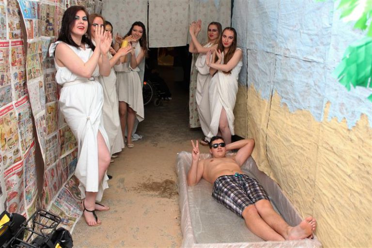 Wystr&oacute;j akademik&oacute;w 2016 &ndash; DS 6