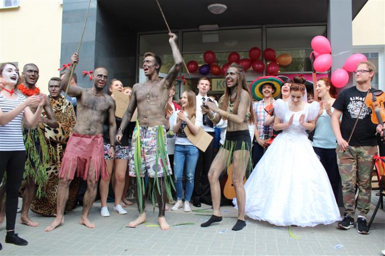 Wystr&oacute;j akademik&oacute;w 2016 &ndash; DS 7