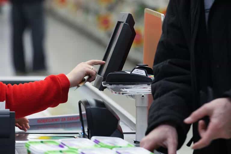 Nielegalne papierosy spod lady