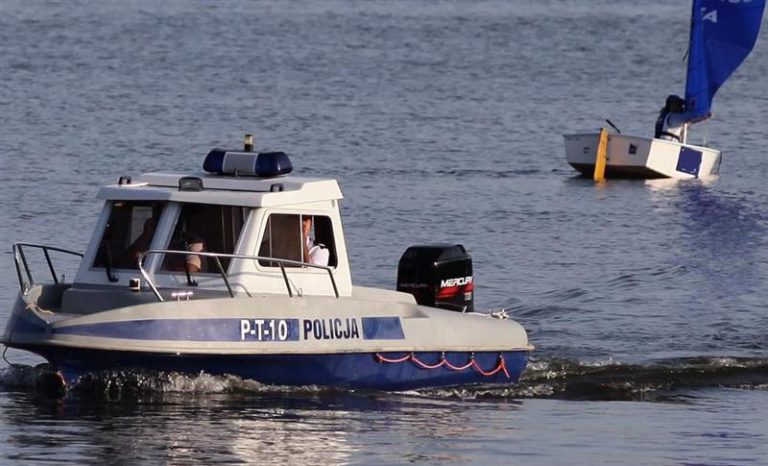 Sternik wypadł z żaglówki na jeziorze Ukiel