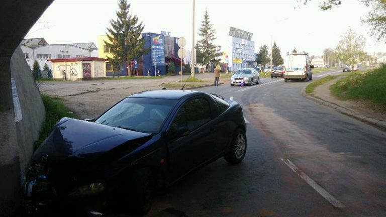 Stracił panowanie nad pojazdem i uderzył w wiadukt na ul. Lubelskiej