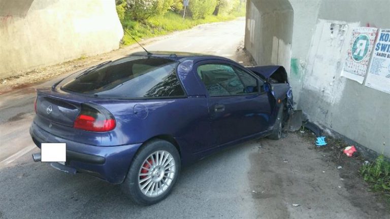 Stracił panowanie nad pojazdem i uderzył w wiadukt na ul. Lubelskiej