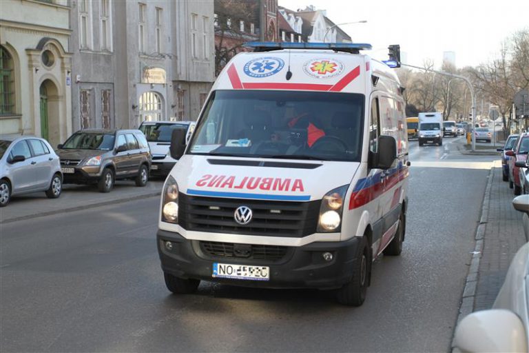 Wezwały karetkę na imprezę dla zabawy