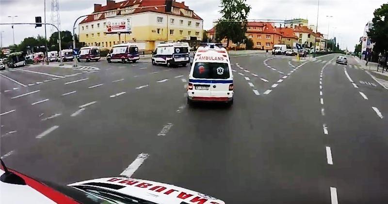 Parada karetek na sygnale przejechała przez Olsztyn