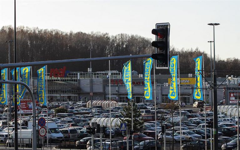 Włamywali się do samochod&oacute;w pod olsztyńskim hipermarketem