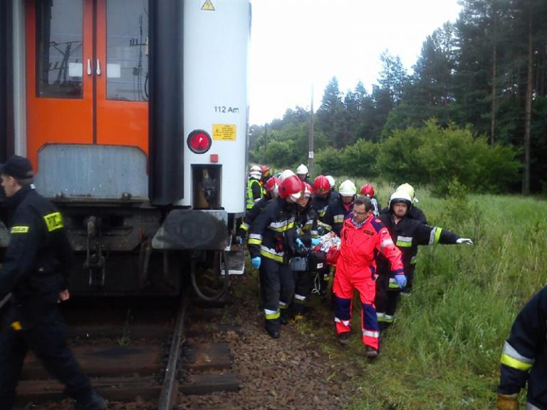 Pociąg najechał na leżącą na torach kobietę