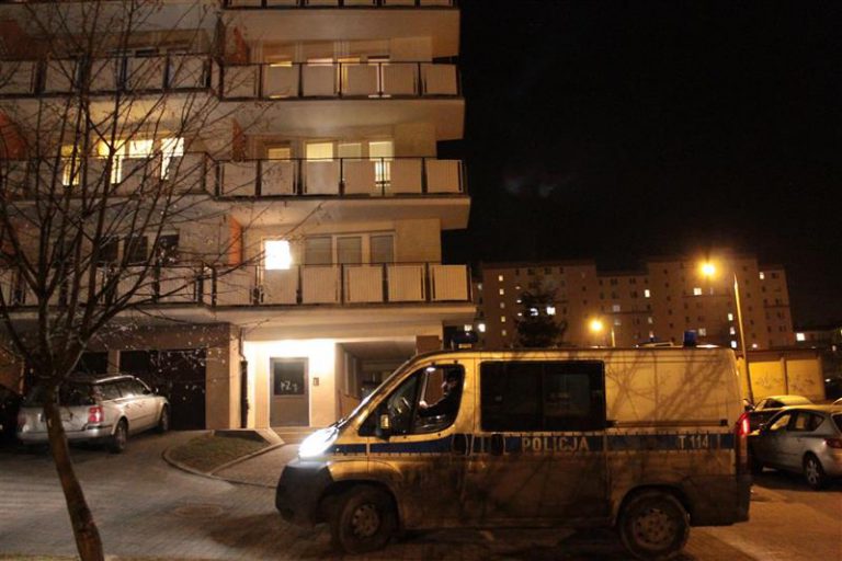 Olsztynianin po kł&oacute;tni z konkubiną zdemolował mieszkanie sąsiadce