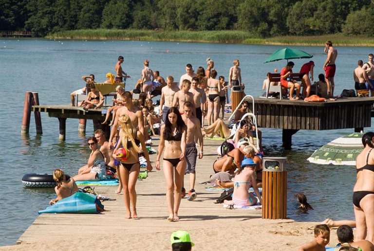 Koniec alkoholowych libacji na Plaży Miejskiej? Miasto wprowadzi zakaz