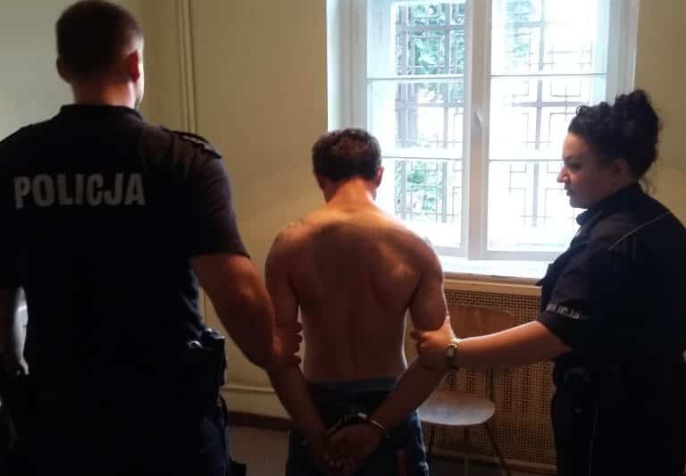 Wyrwał starszej kobiecie torebkę i uciekł